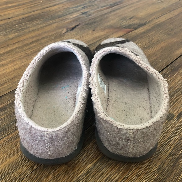 L.L. Bean women’s Daybreak Scuffs in taupe/chocolate dog motif - Picture 5 of 7